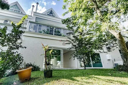 Casa de Condomínio com 3 Quartos à venda, 253m² no Santo Inácio, Curitiba
