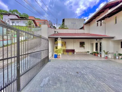 Casa com 3 Quartos para alugar, 150m² no Escola Agrícola, Blumenau