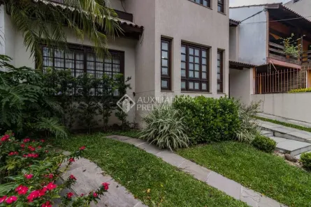 Casa com 4 Quartos à venda, 310m² no Chácara das Pedras, Porto Alegre