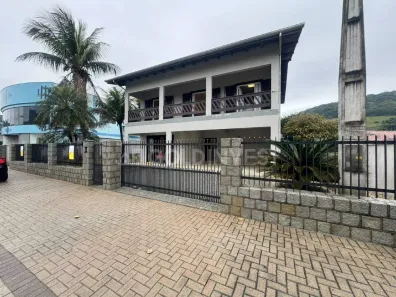 Casa com 3 Quartos para alugar, 240m² no Dom Joaquim, Brusque