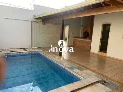 Casa com 4 Quartos à venda, 241m² no Conjunto Umuarama, Uberaba