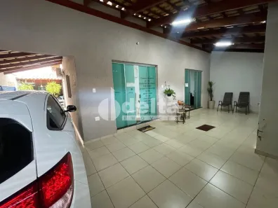 Casa com 5 Quartos para alugar, 300m² no Martins, Uberlândia