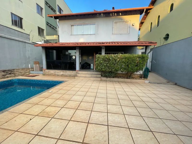 Casa com 3 quartos — Santa Amélia, Belo Horizonte