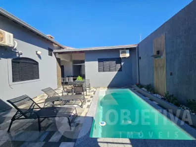Casa com 4 Quartos para alugar, 312m² no Pacaembu, Uberlândia