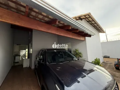 Casa com 3 Quartos para alugar, 140m² no Laranjeiras, Uberlândia