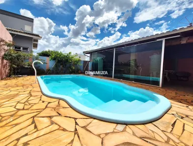 Casa com 3 Quartos à venda, 165m² no Jardim São Bento, Uberaba