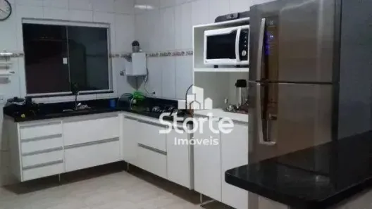 Casa com 3 Quartos à venda, 180m² no Jardim Holanda, Uberlândia