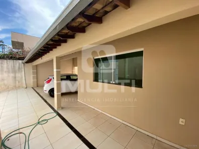 Casa com 3 Quartos para alugar, 160m² no Umuarama, Uberlândia
