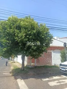Imóvel Comercial com 3 Quartos para alugar, 130m² no Santa Mônica, Uberlândia