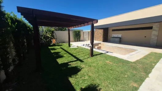 Casa de Condomínio com 3 Quartos para alugar, 220m² no Residencial Mário de Almeida Franco, Uberaba