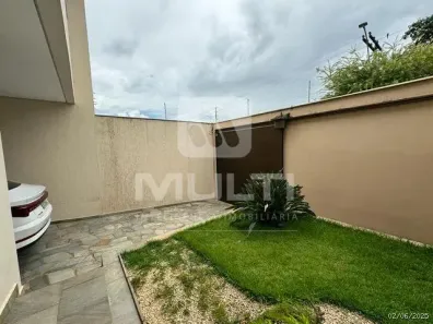 Casa com 3 Quartos para alugar, 265m² no Lídice, Uberlândia