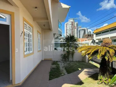 Casa com 5 Quartos à venda, 238m² no Balneário, Florianópolis
