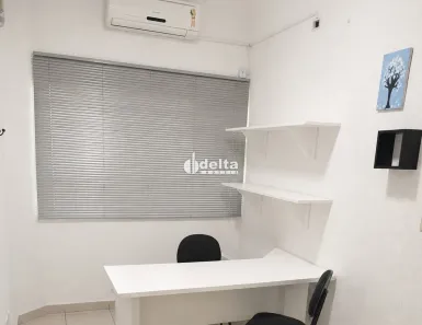 Ponto Comercial para alugar, 750m² no Nossa Senhora Aparecida, Uberlândia