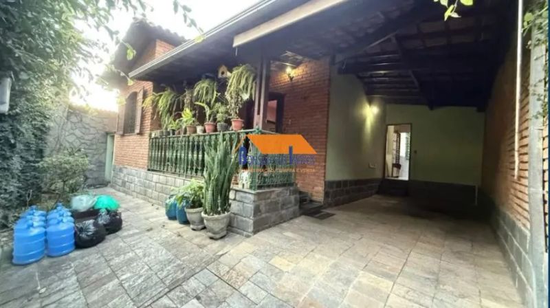 Casa com 3 quartos — Itapoã, Belo Horizonte