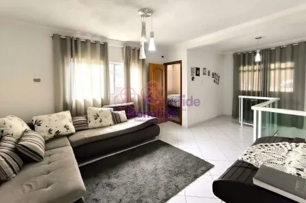 Casa com 5 Quartos para alugar, 323m² no Jardim Copacabana, Jundiaí