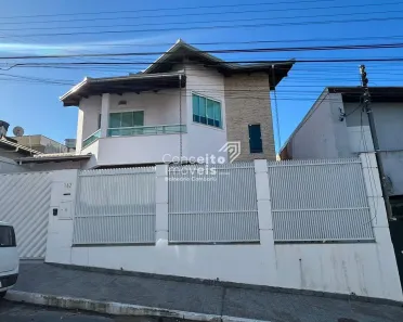 Casa com 3 Quartos para venda ou aluguel, 252m² no Nações, Balneário Camboriú
