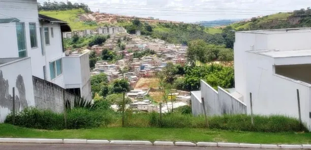 Lote/Terreno à venda, 486m² no São Pedro, Juiz de Fora