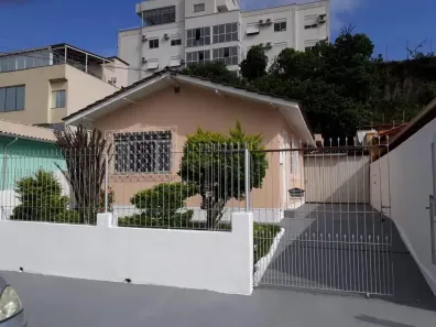 Casa com 3 Quartos à venda, 109m² no Barreiros, São José