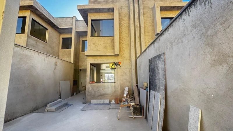 Casa com 3 quartos — Santa Amélia, Belo Horizonte
