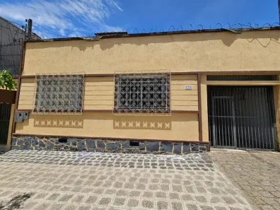 Imóvel Comercial com 4 Quartos para alugar, 93m² no Rebouças, Curitiba