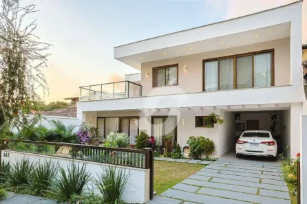 Casa de Condomínio com 4 Quartos à venda, 285m² no Charitas, Niterói