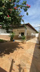 Casa com 3 Quartos para alugar, 250m² no Jardim Califórnia, Cuiabá