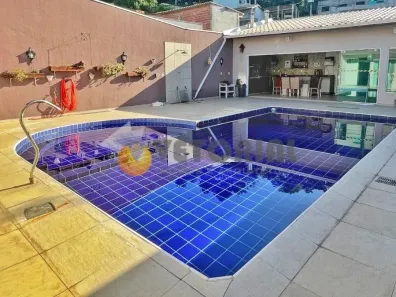 Sobrado com 4 Quartos à venda, 333m² no Balneário Califórnia, Caraguatatuba