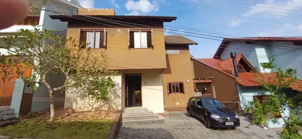 Casa com 3 Quartos à venda, 270m² no Cavalhada, Porto Alegre