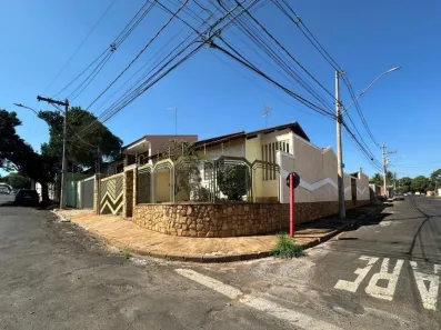 Imóvel Comercial com 3 Quartos à venda, 276m² no Centro, Araraquara