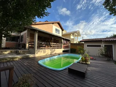 Casa com 2 Quartos para alugar, 205m² no Sambaqui, Florianópolis