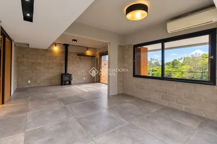 Casa com 3 Quartos para alugar, 294m² no Guarujá, Porto Alegre