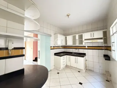 Casa com 3 Quartos para alugar, 120m² no Vila Guilhermina, Montes Claros