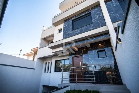 Casa com 3 Quartos para alugar, 200m² no São Braz, Curitiba