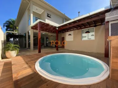 Casa de Condomínio com 4 Quartos para alugar, 260m² no Aclimação, Uberlândia
