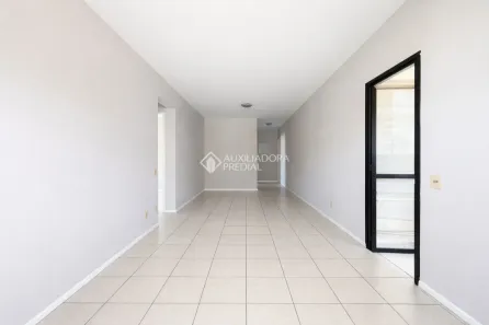 Apartamento com 2 Quartos para alugar, 77m² no Centro, Florianópolis