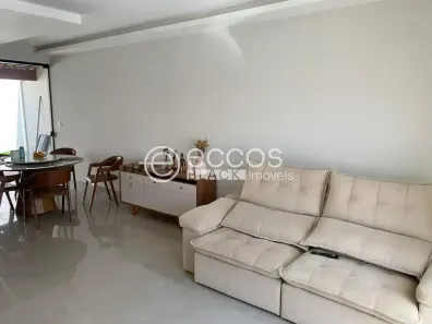 Casa com 2 Quartos à venda, 102m² no Novo Mundo, Uberlândia