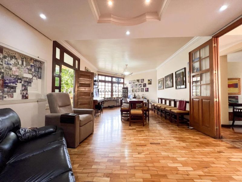 Casa com 7 quartos — Nova Suíssa, Belo Horizonte