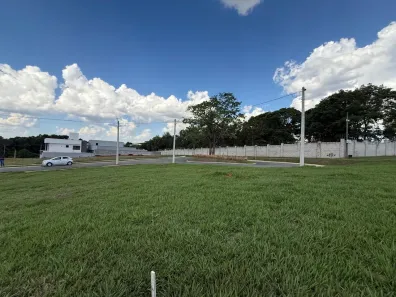 Lote/Terreno à venda, 387m² no Parqville Quaresmeira, Trindade