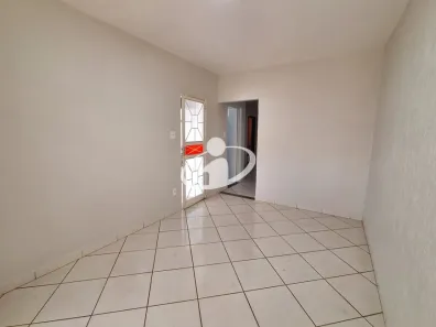Casa com 3 Quartos para alugar, 180m² no Osvaldo Rezende, Uberlândia