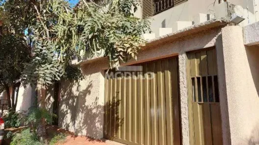 Casa com 9 Quartos para alugar, 480m² no Santa Mônica, Uberlândia