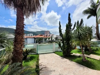 Casa com 3 Quartos à venda, 239m² no Pedra Branca, Palhoça