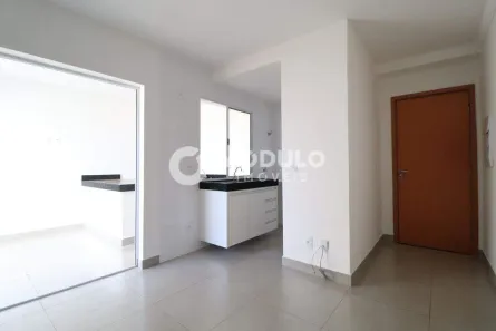 Apartamento com 2 Quartos para alugar, 67m² no Novo Mundo, Uberlândia
