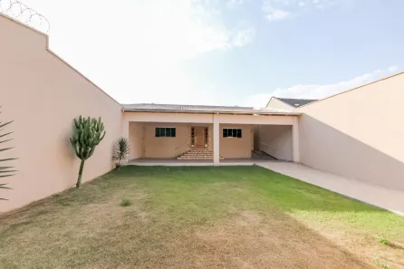 Casa com 3 Quartos para alugar, 200m² no Jardim Ipanema, Goiânia