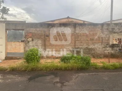 Lote/Terreno com 1 Quarto à venda, 240m² no Planalto, Uberlândia