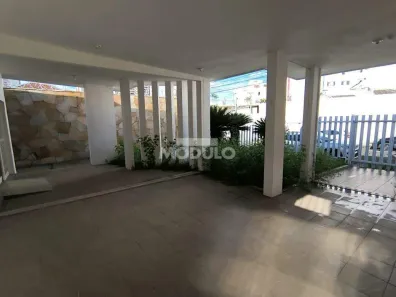 Prédio Comercial com 1 Quarto para alugar, 300m² no Fundinho, Uberlândia