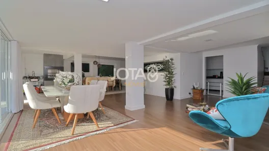 Casa de Condomínio com 4 Quartos para alugar, 250m² no Campo Comprido, Curitiba