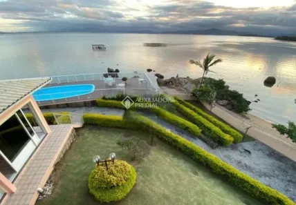 Casa com 3 Quartos para alugar, 300m² no Sambaqui, Florianópolis
