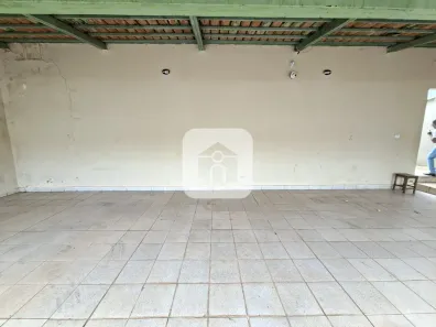 Casa com 3 Quartos para alugar, 70m² no Santa Mônica, Uberlândia