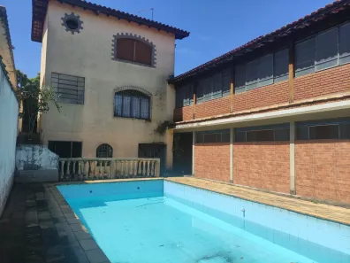 Sobrado com 3 Quartos à venda, 300m² no Vila Freitas, Carapicuíba