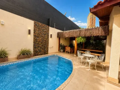 Sobrado com 3 Quartos à venda, 432m² no Jardim América, Goiânia
